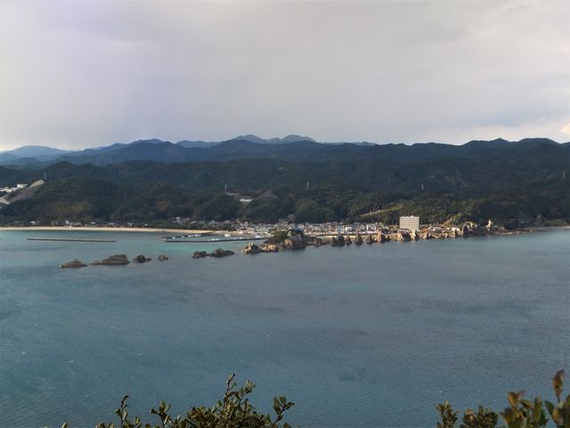 展望台から橋杭岩や南紀の山々がよく見えます。_金山展望台