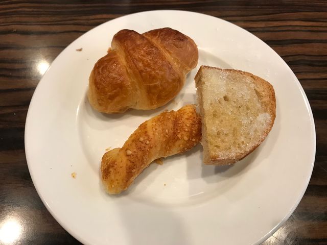 10種類以上のパンが食べ放題_バケット