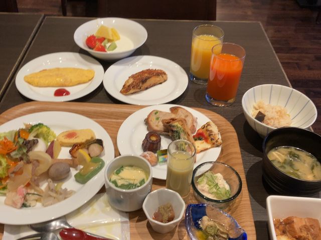 フレンチトースト、オムレツはリクエストすればできたてを提供してくれます。最高においしい。_HOTEL KUU KYOTO