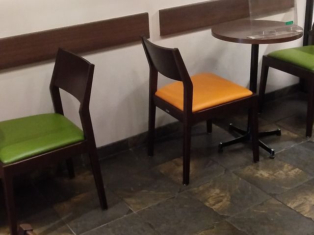 テーブル席_タリーズコーヒー静岡紺屋町店