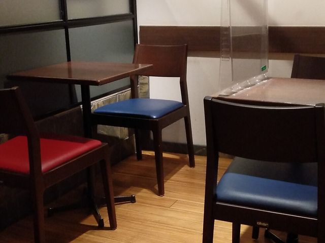 テーブル席_タリーズコーヒー静岡紺屋町店