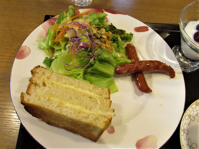 チーズトーストモーニング:チーズトースト・サラダ・ソーセージ_桜珈琲 松原店