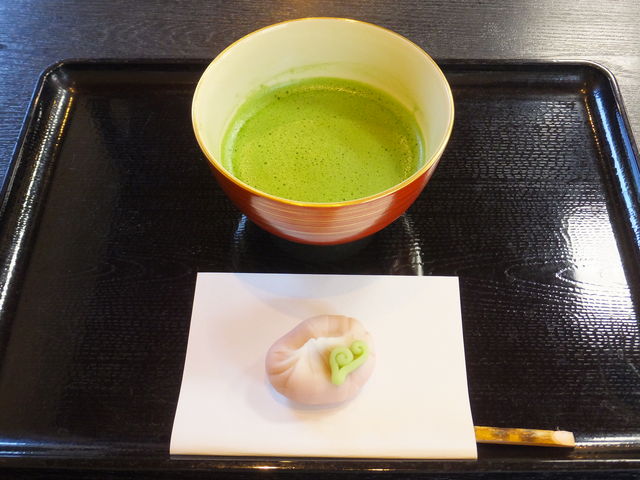 お抹茶と生菓子のセット_三日月堂 花仙