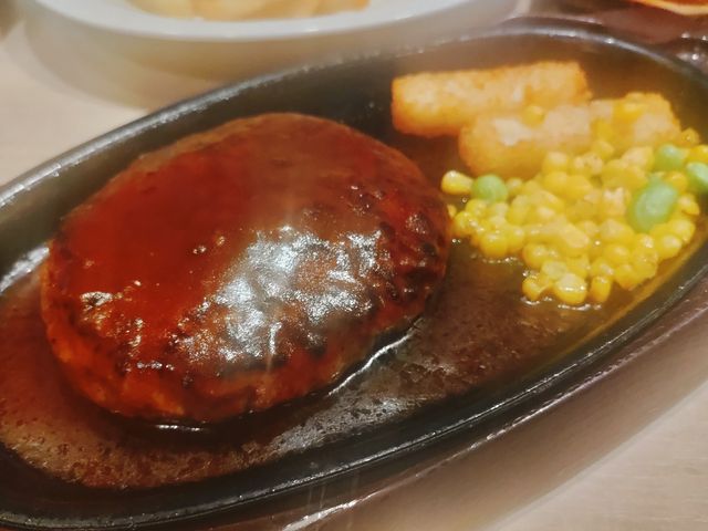 洋食、チーズinハンバーグ_ガスト 足立江北店