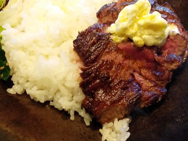 牛ハラミステーキ陶板丼_アジア洋食厨房