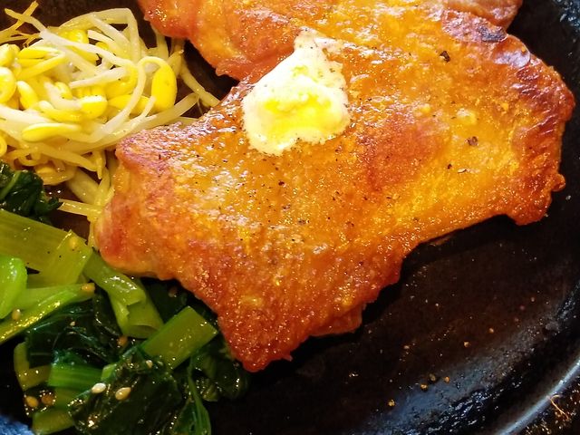 国産鶏のカリカリチキンステーキ_アジア洋食厨房