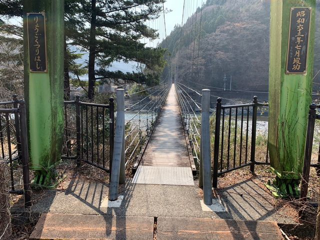 店横の両国吊り橋_両国吊り橋茶屋