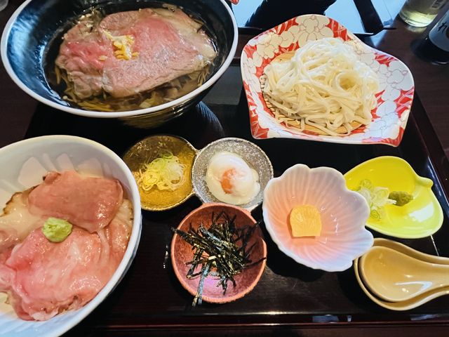 見ただけで満ち足りる感覚になりました
麺が固まってた事だけ気になったかな?
女性には量多いです。_温泉邸湯〜庵