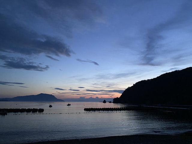 夕陽が落ちた後のマジックアワー_遊子海水浴場