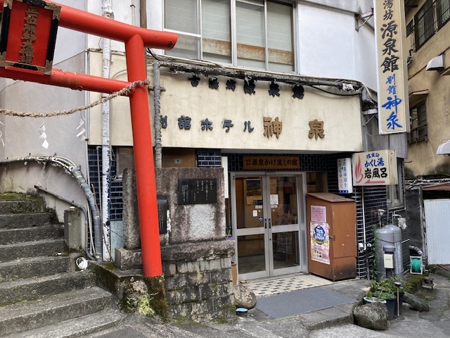 こちらの湯治棟に大岩風呂があります_古湯坊 源泉館