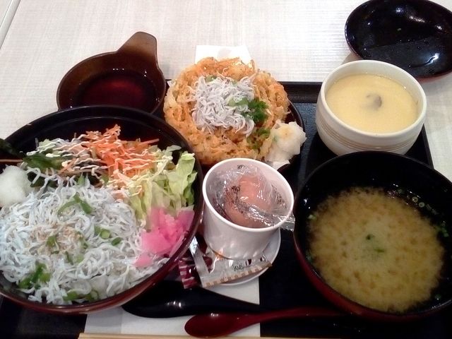 しらすづくし御膳(1480円)_しらす問屋 とびっちょ Terrace Mall 湘南店