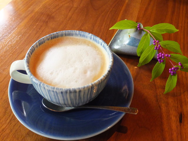 いつもテーブルには季節の植物_茶房 布久庵