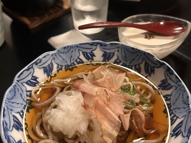 締めのお蕎麦はコシがあって出汁が効いて美味しかった_古民家レストラン らんたん