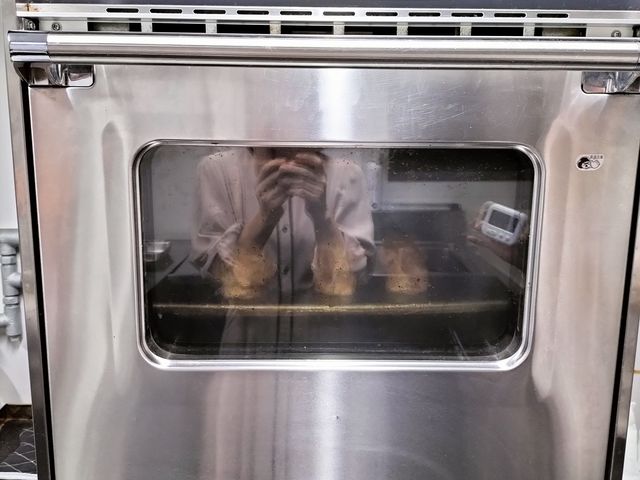 140℃のオーブンで25分、この間はお買い物などができます。_元祖にくまき本舗 宮崎MEGAドン・キホーテ店