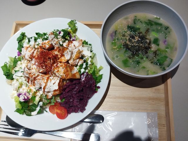 ピリ辛チキンオーバーライスとコムタンスープ_ベッセルイン高田馬場駅前