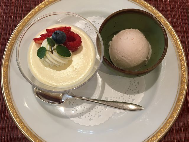 食後のデザート、平日限定のアイスつきです。_ホテルオークラ東京ベイ
