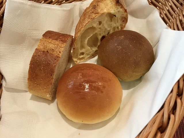 お替わり自由のパン4種_ホテルオークラ東京ベイ
