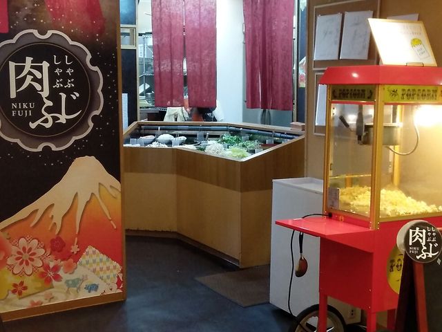 店頭にはポップコーン_肉ふじ 静岡パルシェ店