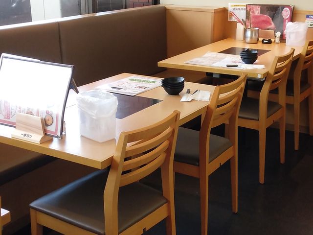 テーブル席_肉ふじ 静岡パルシェ店