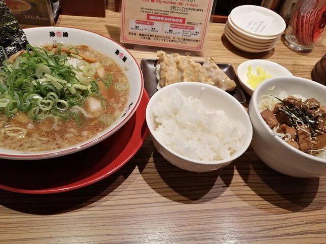 中華そば、餃子、チャーシュー丼_珍遊 河原町六角店