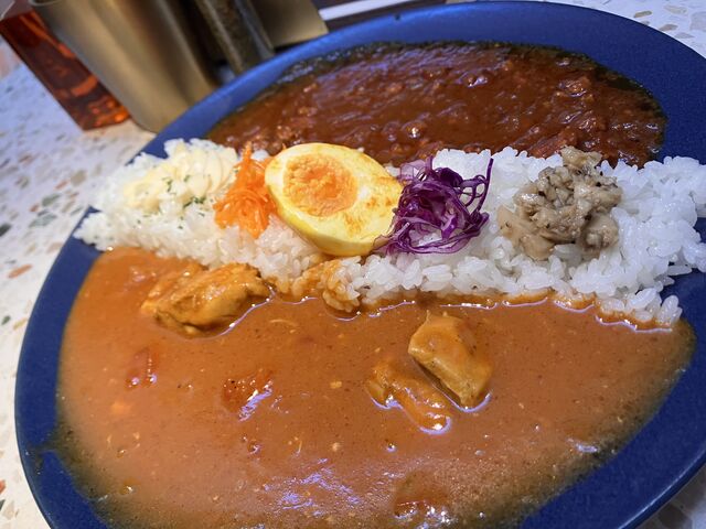 贅沢バターチキンカレー&完熟トマトの鶏ひき肉カレー_月の鐘