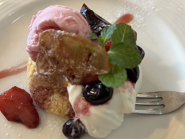 パンケーキとアイスのデザートも美味しかったです。_イタリアン&フレンチ Dream//Dish てんとう虫