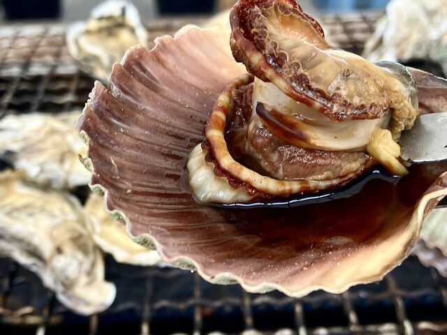 ヒオウギ貝です。肉厚で醤油を少しかけていただきました_伸栄丸 カキの佐々木