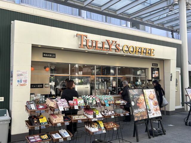 屋外なのにガラス張り天上_タリーズコーヒーショップ東京女子医科大学病院店(Taste the Difference | TULLY’S COFFEE)