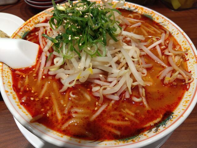 辛味噌スープ。むちゃくちゃ辛くは無いです。_ラーメン魁力屋 高槻店