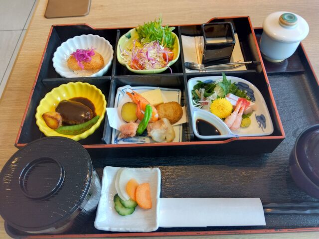 左端の二品が、花かご御前にない料理です。
_JR九州ステーションホテル小倉