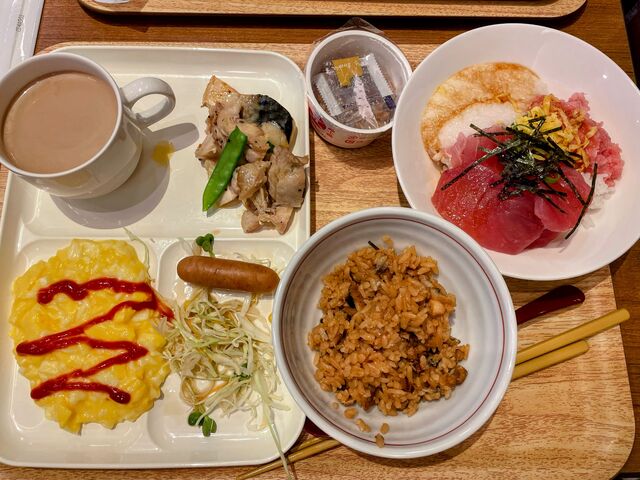 あなご飯*海鮮丼(まぐろ、ネギ、鮪たたき、とろろ芋、錦糸卵、のり、わさび)*サラダ*納豆などなど_ベッセルイン広島駅前