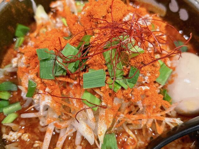 唐辛子たっぷり_らーめんダイニングど・みそ八丁堀店