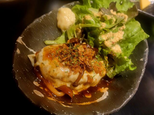 ハンバーグ_肉と煮込みのビストロ酒場 RARIATT