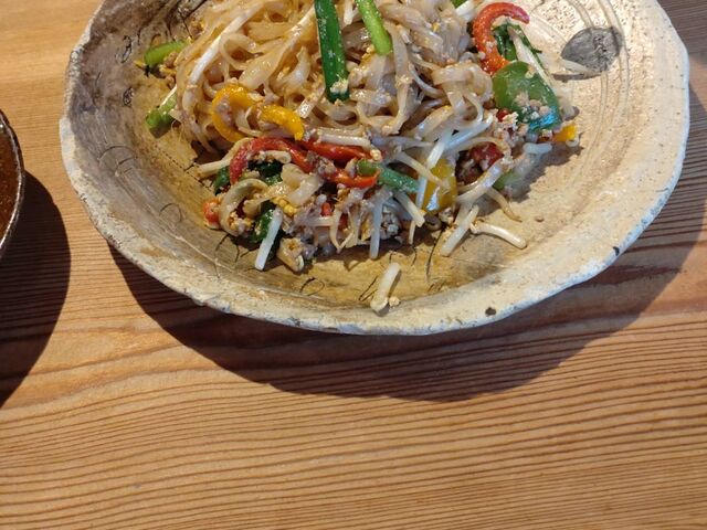パッタイ。お野菜もたっぷり入っています。_地元産天然お魚とアジアごはん アイワナドゥ岩戸