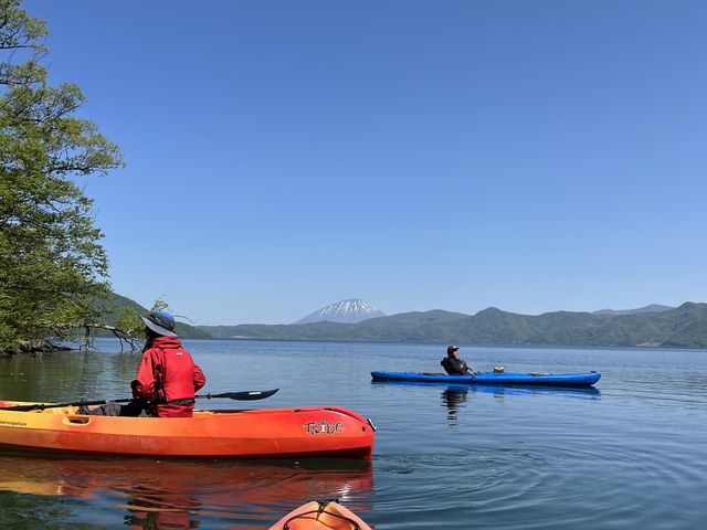 羊蹄山もバッチリ!さざなみがなくなると湖面がまるで鏡のようになります!まるでマジカルタイム。_Pacifica(パシフィカ)