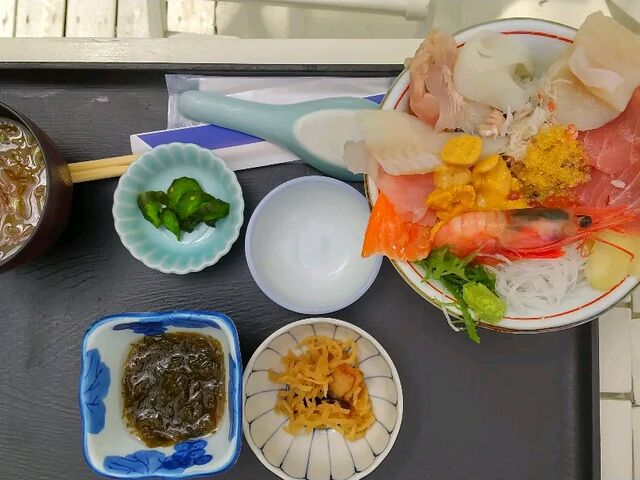 ウニ付き海鮮丼定食_新生