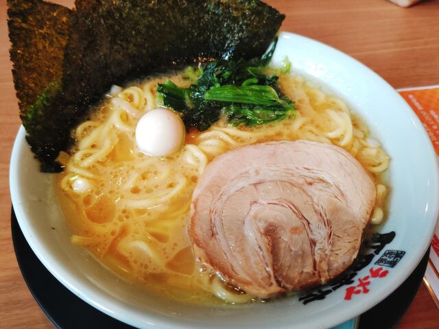基本形の「ラーメン」_横濱家系 町田商店