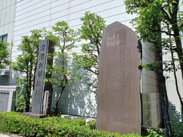 本丸跡の石碑_沼津城本丸跡