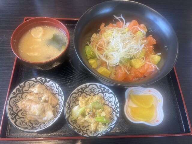 ポキ丼_アオハタ鮮魚店
