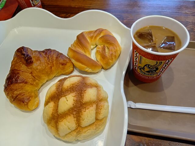 焼き立てパンと珈琲_フランスベーカリー