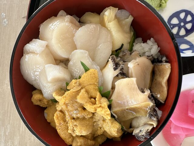 ウニとホタテとアワビの三食丼_もりや商店