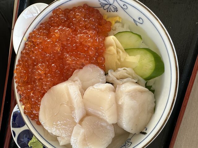 いくらとホタテの海鮮丼_もりや商店