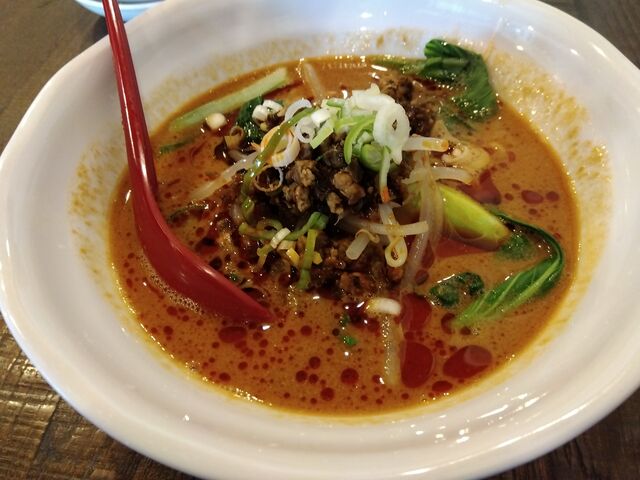 担担麺。割と小さめで他の料理も食べたい時やアルコールのシメに良い感じ。_華洋本格四川料理
