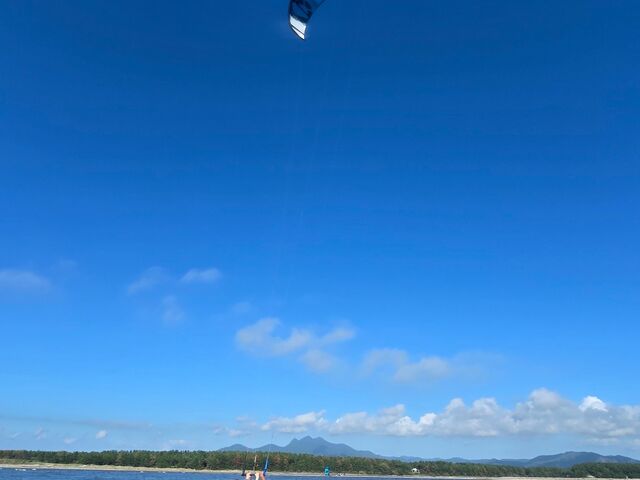 海に入って練習。
カイトと波の両方に乗る。_ナイスカイト