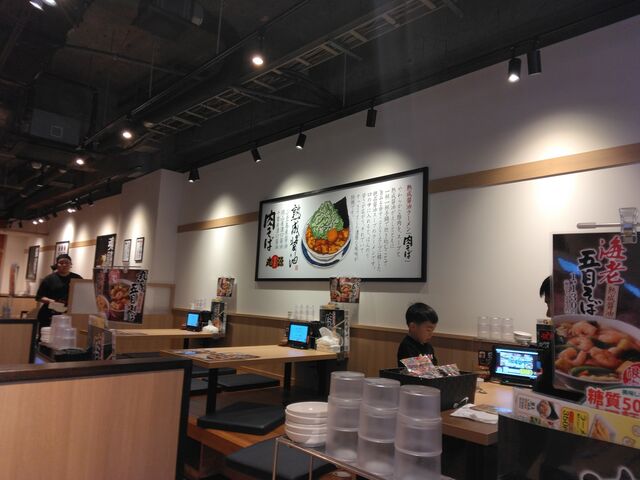 開店直後からお店はお客さんでほぼ一杯でした。_丸源ラーメン 上板橋店