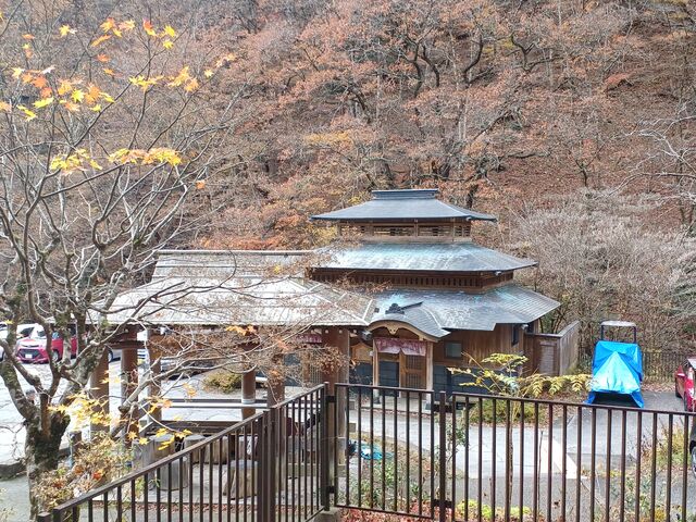 日向見薬師堂から見る御夢想の湯_御夢想の湯