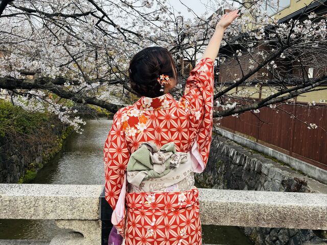 祇園白川にて(髪飾りは自前です。)_京都着物レンタルぎをん錦 祇園店