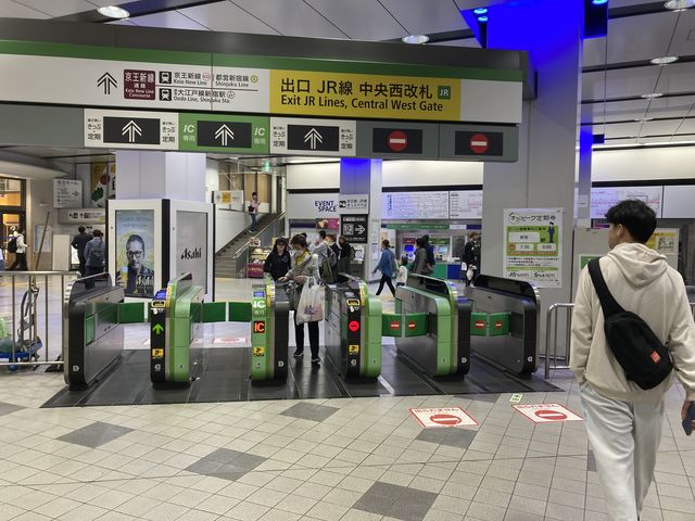 JR 新宿駅