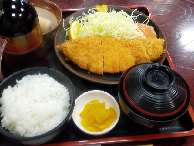 ロースカツ定食です_喜佐衛門