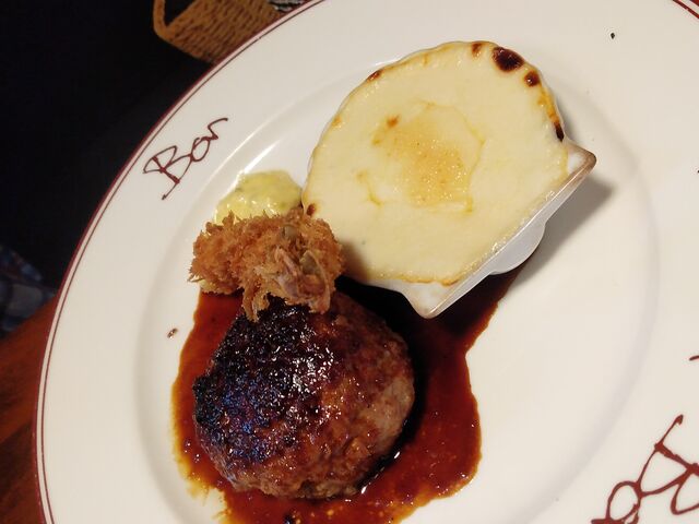 Aセットのメイン、ハンバーグ・エビフライ・ホタテのグラタン_レストラン&カフェ ボン Restaurant&Cafe Bon
